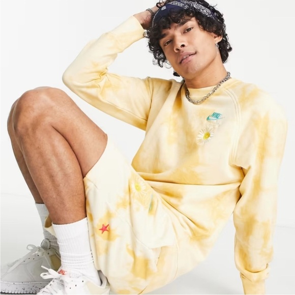Nike Yellow Tie-Dye Floral Set daisy have a nice day - Picture 1 of 3